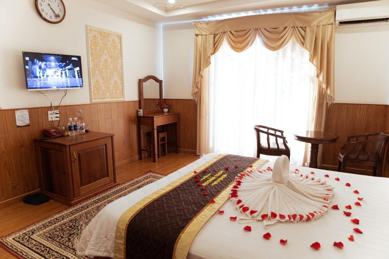 Window 1 Hotel Kon Tum Exterior photo